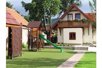 Slovacia Privát Uhorská Ves, Exteriorul